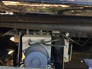 Used 2016 Isuzu NRR ABS Brake Pump (Stock #164-303451-4)) Part Image