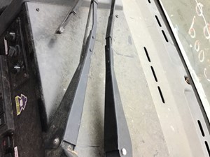 Used 2016 Isuzu Reach Wiper Arm (Stock #P-1101)) Part Image