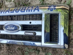 Used 2017 Ford E-450 Super Duty Grille (Stock #202-C46473-14)) Part Image