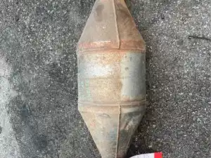 Used 1996 Isuzu FRR Catalytic Converter (Stock #P-103787)) Part Image