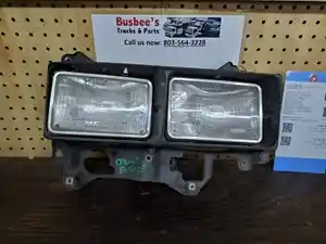 Used 2000 Mitsubishi FUSO Headlamp Assy (Stock #P-852)) Part Image