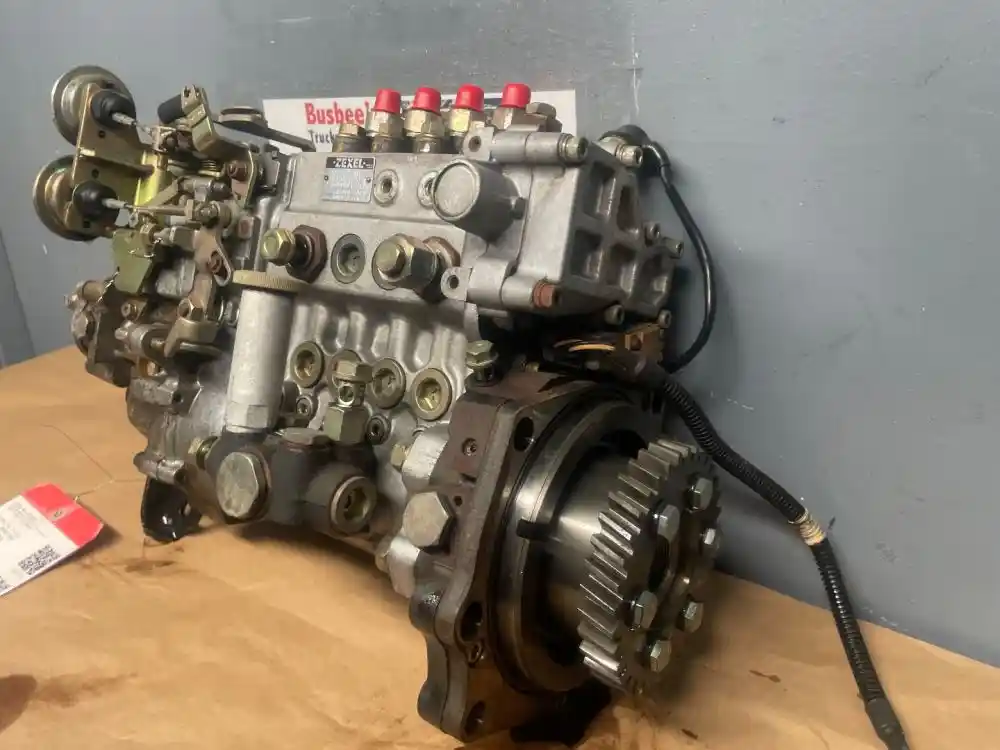 Used 1999 Isuzu 4HE1 Fuel Injection Part