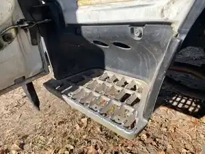 Used 1999 Isuzu NPR Step (Stock #234-018313-9)) Part Image