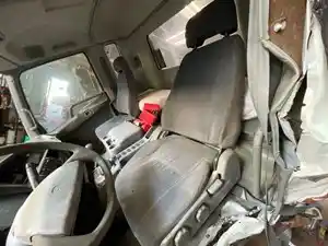 Used 2000 Mitsubishi FK617 Seat (Stock #241-000822-7)) Part Image