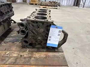 Used 2001 Mitsubishi 4M50 Block (Stock #P-417)) Part Image