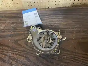 Used 2001 Mitsubishi 4M50 Water Pump (Stock #P-103211)) Part Image