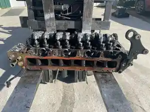 Used 2005 Isuzu 4HK1-TC Head (Stock #P-631)) Part Image