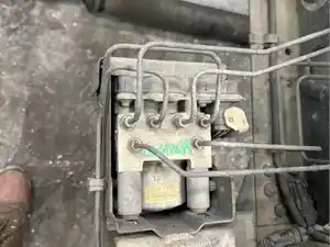 Used 2005 Isuzu NPR ABS Brake Pump (Stock #233-017239-7)) Part Image