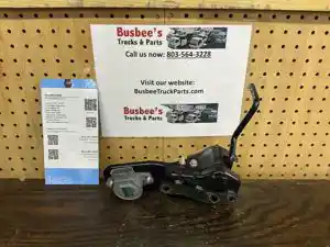 Used 2005 Mitsubishi FE Throttle Position Sensor (Stock #P-104990)) Part Image