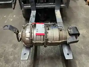 Used 2007 Isuzu NPR Diesel Particulate Filter (DPF) Image