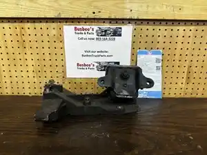 Used 2011 Mitsubishi FE Engine Mount (Stock #P-103592)) Part Image