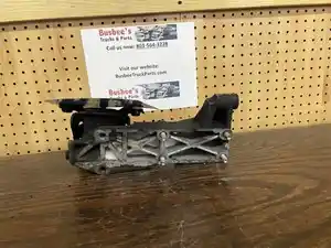 Used 2012 Mitsubishi FE Engine Mount (Stock #P-10139)) Part Image