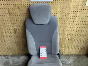 Used 2016 Isuzu NPR Seat (Stock #P-105029)) Part Image