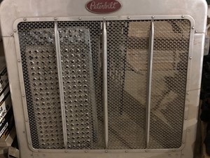 Used 2006 Peterbilt 379 Grille Image