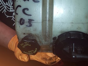 Used 2003 Freightliner CENTURY CLASS Power Steering Reservoir (Stock #4460047794)) Part Image