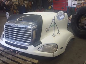 Used 2007 Freightliner COLUMBIA 112 Hood (Stock #3-1)) Part Image