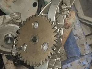 Used 2007 Volvo D16 Oil Pump (Stock #2555)) Part Image