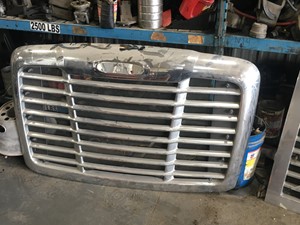 Used 2011 Freightliner Cascadia Grille (Stock #4460049837)) Part Image