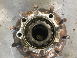Used Hub Pilot / Unimount Rear Wheel End, Spoke & Hub (Stock #50835)) Part Image