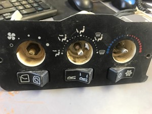 Used Kenworth T2000 Dash Control Module (Stock #F21-1002-1)) Part Image