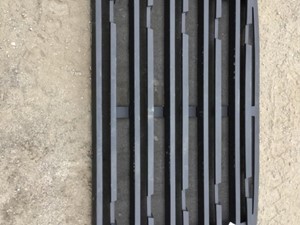 Used FREIGHTLINER 108SD Grille (Stock #1025691)) Part Image