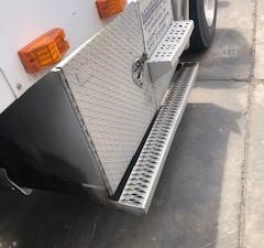 Used 1992 FREIGHTLINER FLD120 Tool Box (Stock #32901)) Part Image