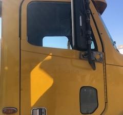 Used 2004 FREIGHTLINER CL120 Columbia Door (Stock #536961)) Part Image