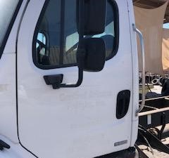 Used 2006 FREIGHTLINER M2 106 Door (Stock #537408)) Part Image