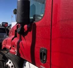 Used 2015 FREIGHTLINER Cascadia 125 Door (Stock #536734)) Part Image