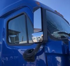 Used 2015 FREIGHTLINER Cascadia 125 Mirror Image