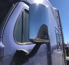 Used 2015 FREIGHTLINER Cascadia 125 Mirror Image