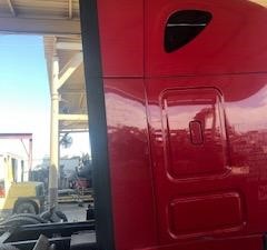 Used 2015 FREIGHTLINER Cascadia 125 Sleeper Fairing Image