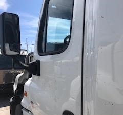 Used 2016 FREIGHTLINER Cascadia 125 Door (Stock #537261)) Part Image