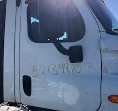 Used 2019 FREIGHTLINER Cascadia 125 Door (Stock #536387)) Part Image