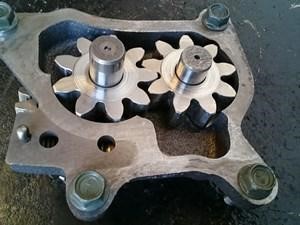 Used ISUZU 4HE1 Oil Pump (Stock #3853)) Part Image