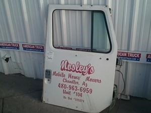 Used 1993 INTERNATIONAL 8200 Door (Stock #8028)) Part Image