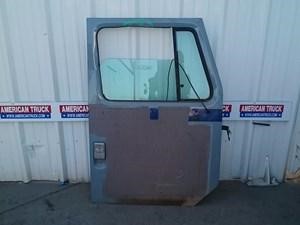 Used INTERNATIONAL 8200 Door (Stock #8079)) Part Image