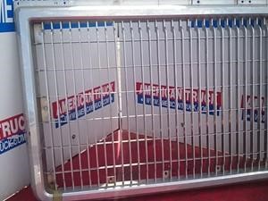 Used VOLVO Grille Image