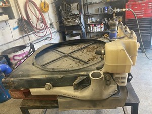 Used 2000 Freightliner FLD120 Radiator (Stock #ETP1019-1)) Part Image