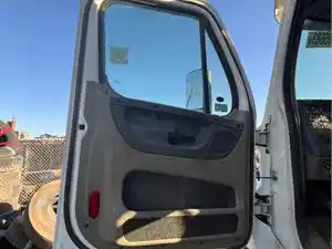 Used 2013 Freightliner Cascadia 125 Door (Stock #ETP1558-7)) Part Image