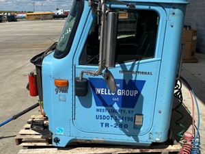 Used 2004 International 9900I Cab (Stock #603-11227)) Part Image