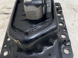 Used 2011 Volvo VNL Engine Mount Image