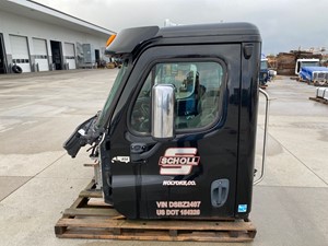 Used 2013 Freightliner Cascadia Cab (Stock #603-11074)) Part Image
