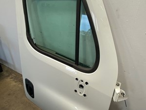 Used 2013 Freightliner Cascadia Door (Stock #606-13393)) Part Image