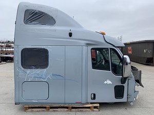Used 2015 Peterbilt 587 Cab (Stock #603-11087)) Part Image