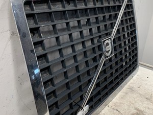 Used 2015 Volvo VNL Grille (Stock #610-12391)) Part Image