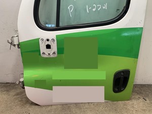 Used 2017 Freightliner Cascadia Door (Stock #606-12858)) Part Image