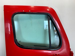 Used 2018 Freightliner Cascadia Door (Stock #606-13037)) Part Image