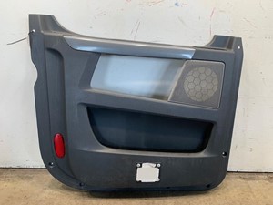 Used 2018 Freightliner Cascadia Door (Stock #681-10143)) Part Image
