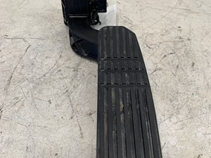 Used 2019 Freightliner Cascadia Throttle Pedal (Stock #649-10147)) Part Image